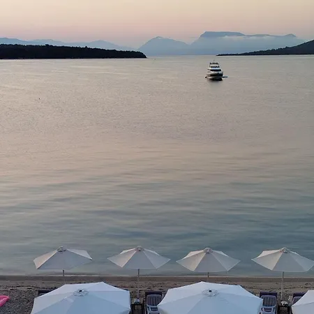 Marmel Seaside Apartment-brandnew Beachfront In Appartamento Nydri (Lefkada)
