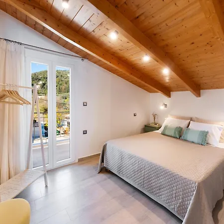 Marmel Seaside Apartment-brandnew Beachfront In Nydri (Lefkada)