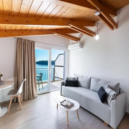 Apartment Marmel Seaside Apartment-brandnew Beachfront In Nydri (Lefkada)