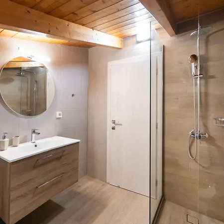 Marmel Seaside Apartment-brandnew Beachfront In Apartament *