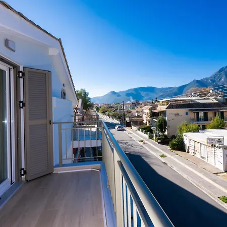 Marmel Seaside Apartment-brandnew Beachfront In Apartment