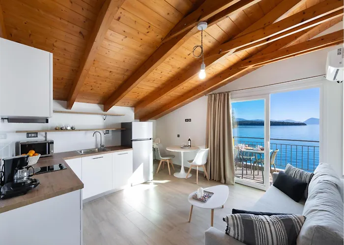 Marmel Seaside Apartment-brandnew Beachfront In נידרי