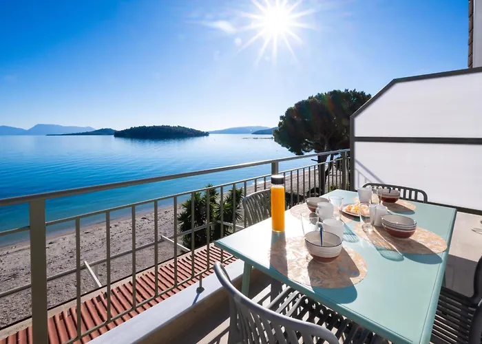 Marmel Seaside Apartment-brandnew Beachfront In