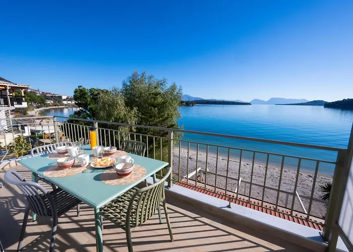 Marmel Seaside Apartment-brandnew Beachfront In דירה נידרי